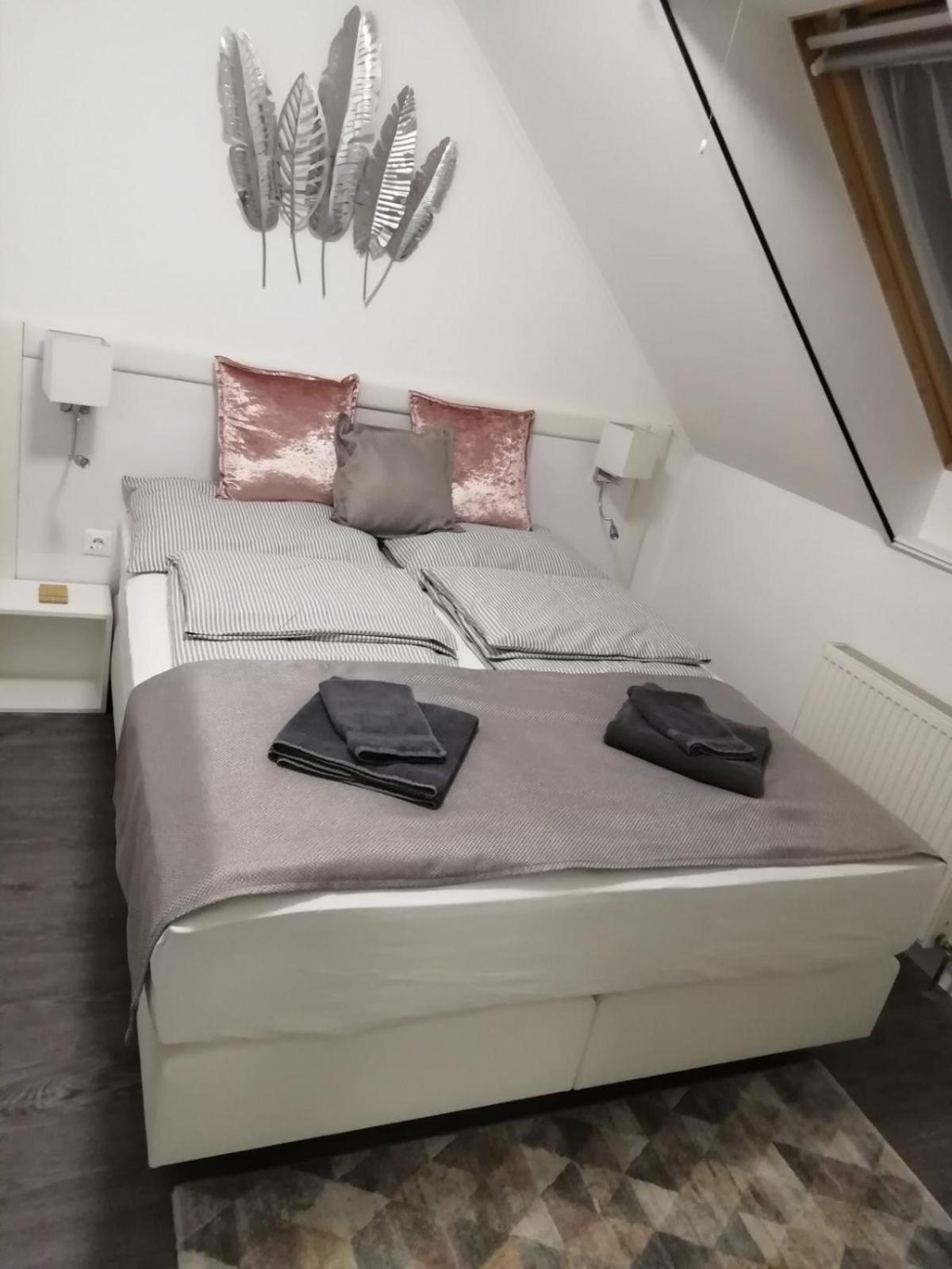 Salvus Apartman Lägenhet Eger Exteriör bild